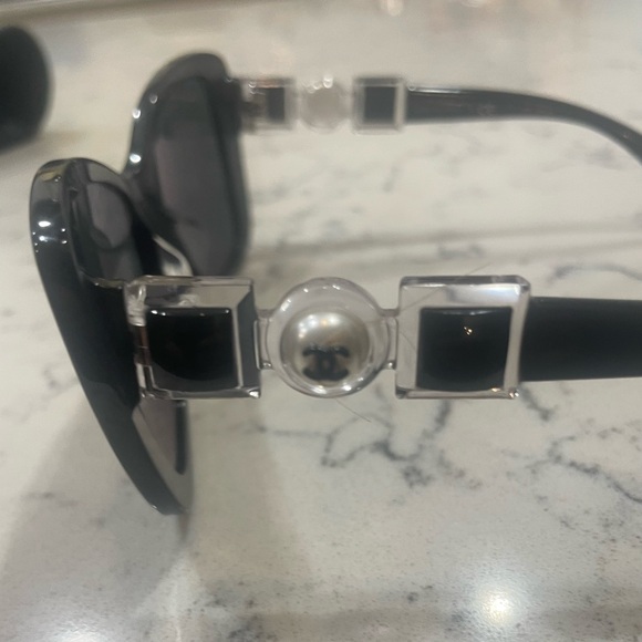 CHANEL 5445-H 501/S4 Black Cat Eye Butterfly Pearl Sunglasses - Picture 4 of 11